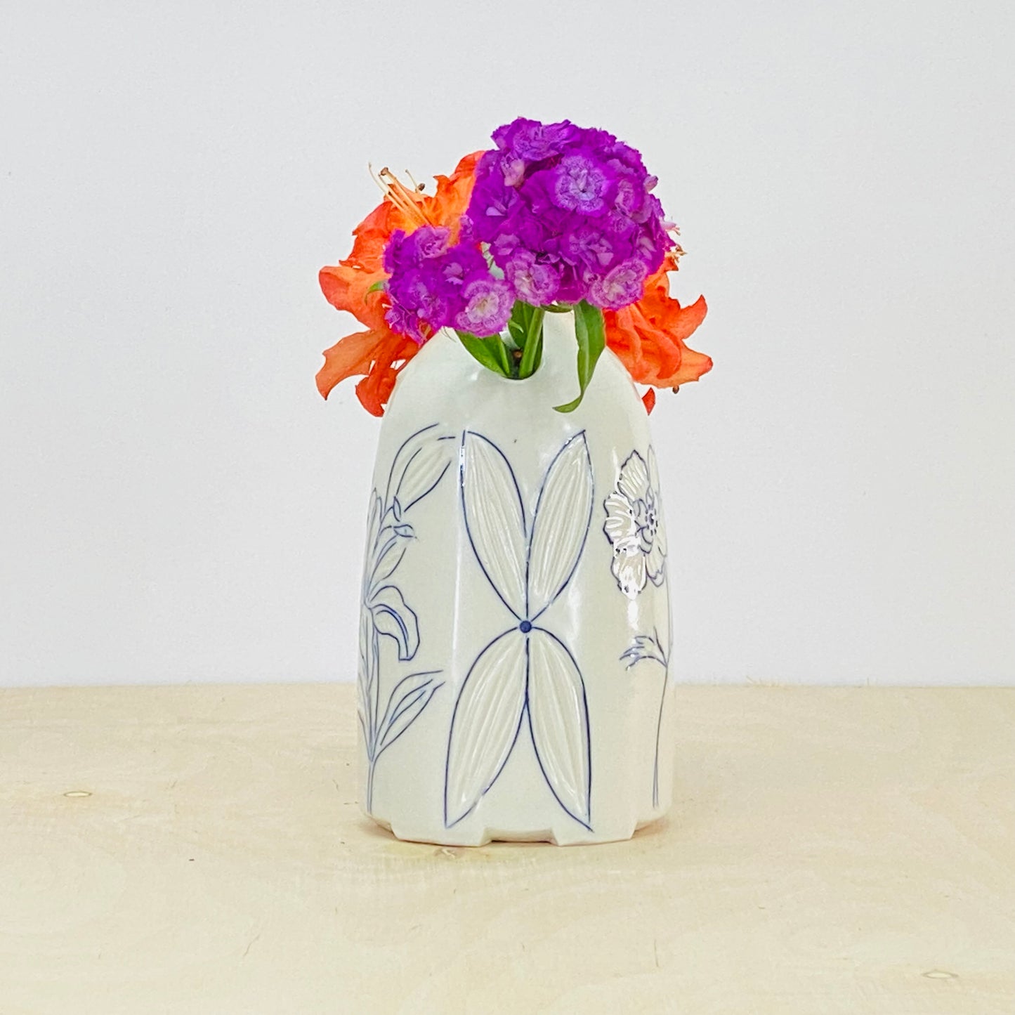 Vase-Flower Block-poppy/lily